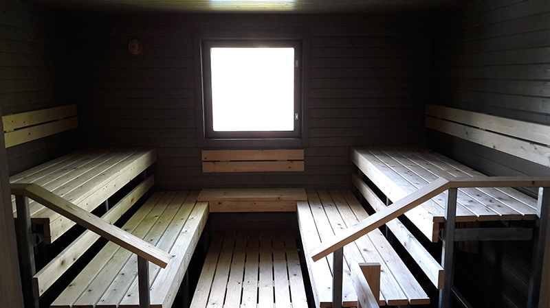 Saunaan mahtuu n. 8 henkilöä samanaikaisesti